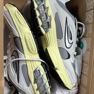 Women Nike zoom air fire US 8